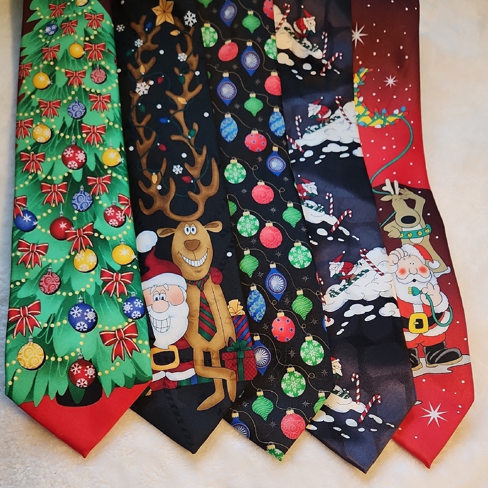 Festive Christmas Novelty Tie - Santa & Reindeer Holiday Print - Red/Green/Black